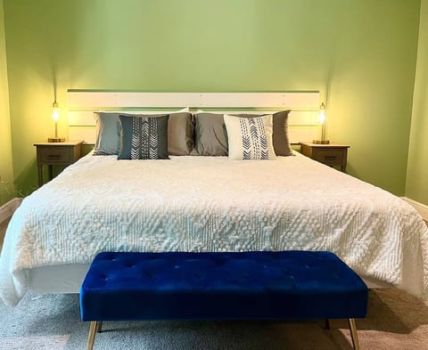 Sweet Stay with fully fenced yard
