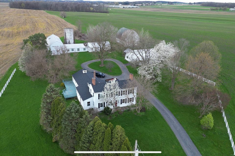 Fingerlakes farm with goats & chickens - Auburn