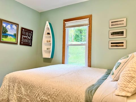 Cayuga lake cottage with private lake access