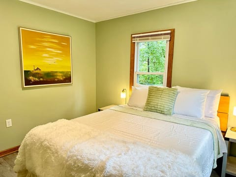 Cayuga lake cottage with private lake access