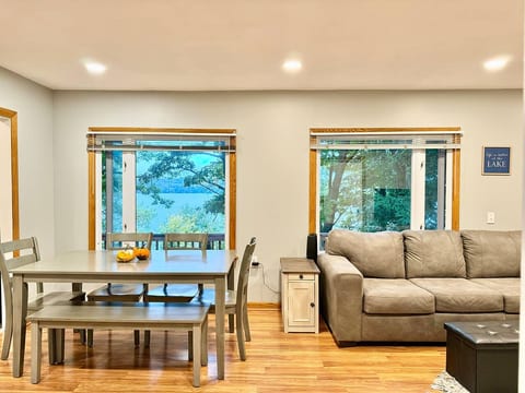 Cayuga lake cottage with private lake access