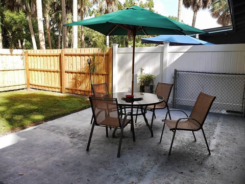 Downtown Duplex A - Amazing location!