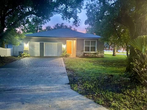 Tropical Oasis | Close to Downtown Sanford