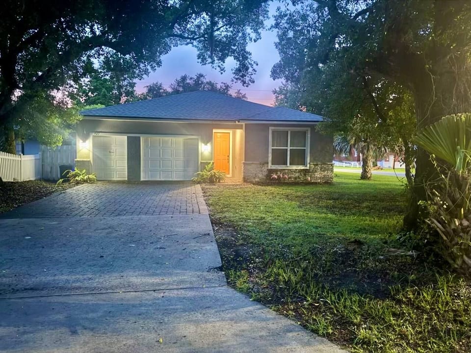 Tropical Oasis | Close to Downtown Sanford - Sanford