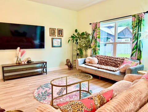 Tropical Oasis | Close to Downtown Sanford