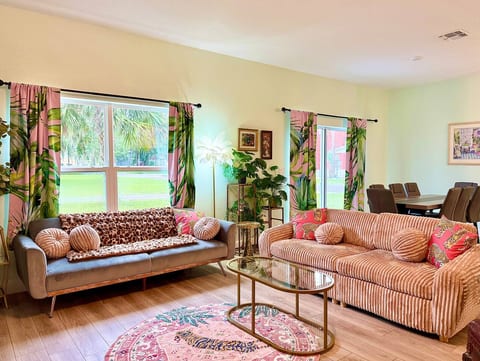 Tropical Oasis | Close to Downtown Sanford