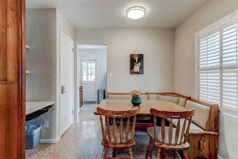 Downtown Duplex B Private Yard Great Location