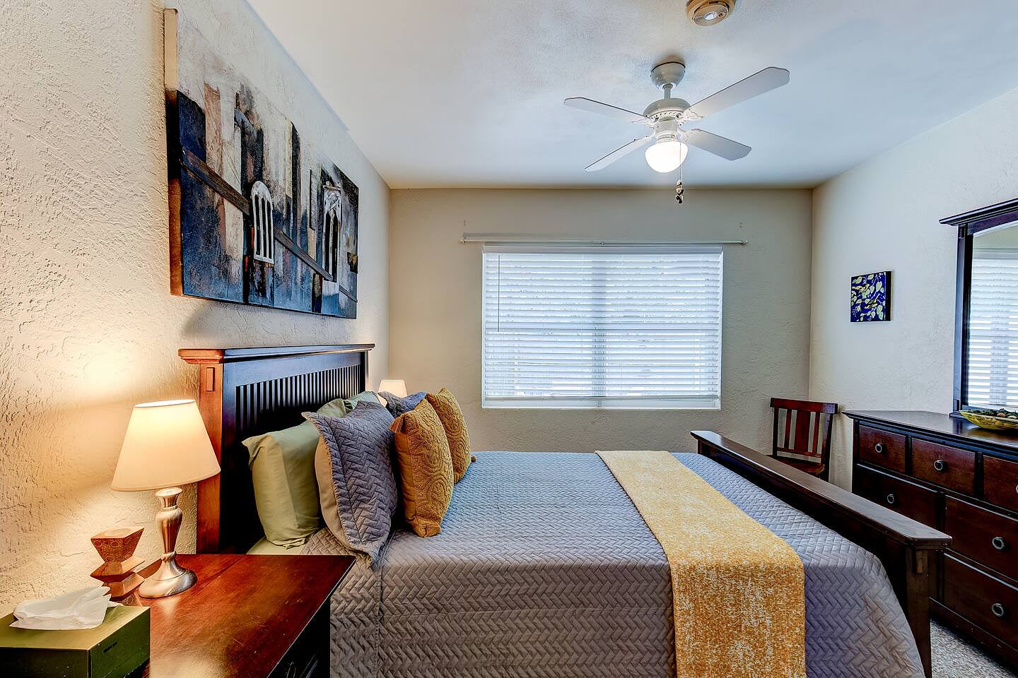 Downtown Duplex B Private Yard Great Location