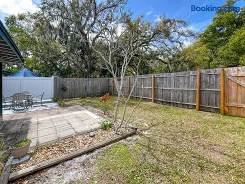 Downtown Duplex B Private Yard Great Location