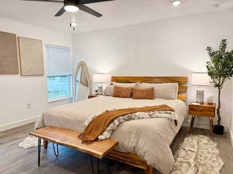 Newly built, Calming Vibes. Close to downtown!