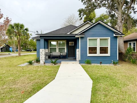 Newly built, Calming Vibes. Close to downtown!