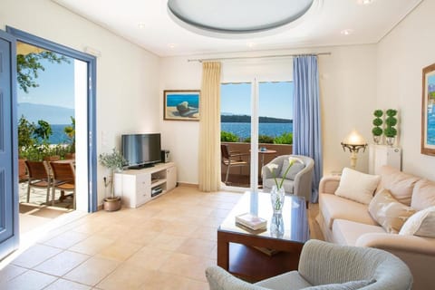 Thalassa 2-Bedroom Seaside Maisonette