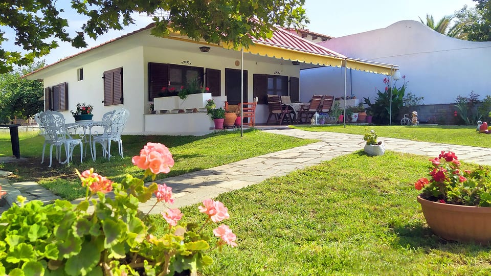 Efi's Beach House - Myrodato