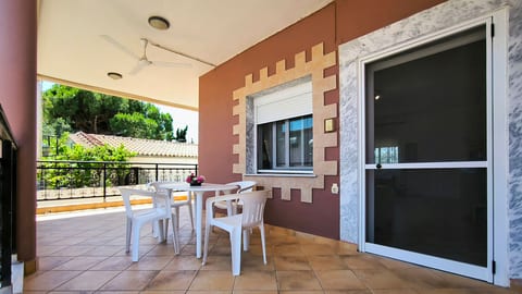 Loizos Ground - Summer House in Porto Molo Avdira