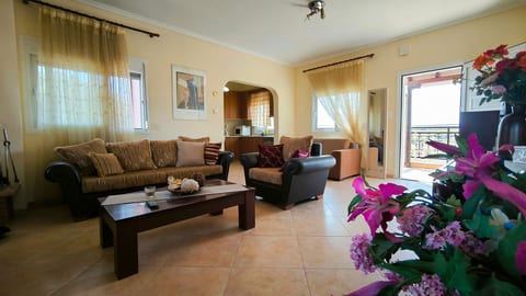Loizos Upper - Summer House in Porto Molo Avdira