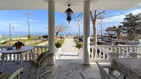 Mary's Beach Villa - Mandra
