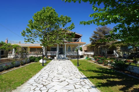 Mary's Beach Villa - Mandra