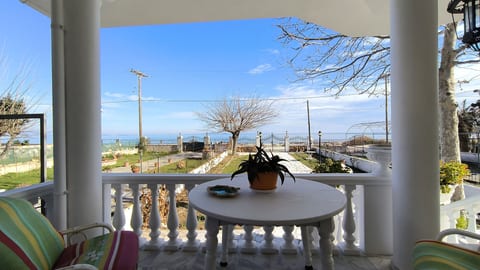 Mary's Beach Villa - Mandra