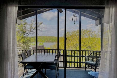 The Buoyant Beachouse in Margaritaville + HotTub