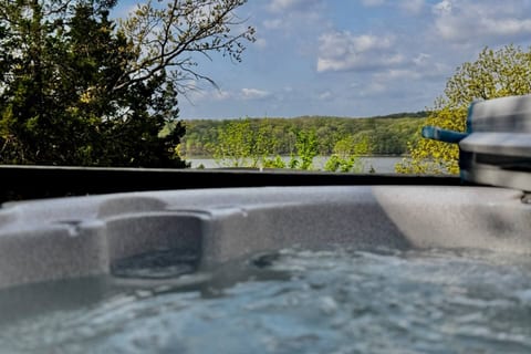 The Buoyant Beachouse in Margaritaville + HotTub