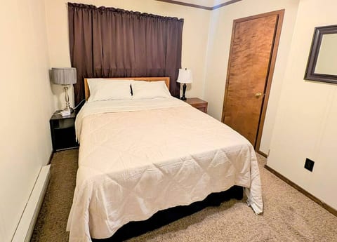 Queen bed in bedroom