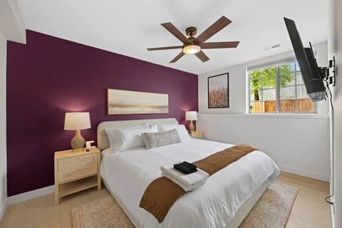 Walk to the Wildcats | 4BR Game Day HQ | Sleeps 8