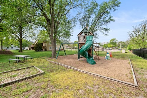Walk to the Wildcats | 4BR Game Day HQ | Sleeps 8
