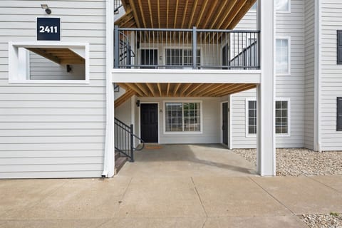 Walk to the Wildcats | 4BR Game Day HQ | Sleeps 8