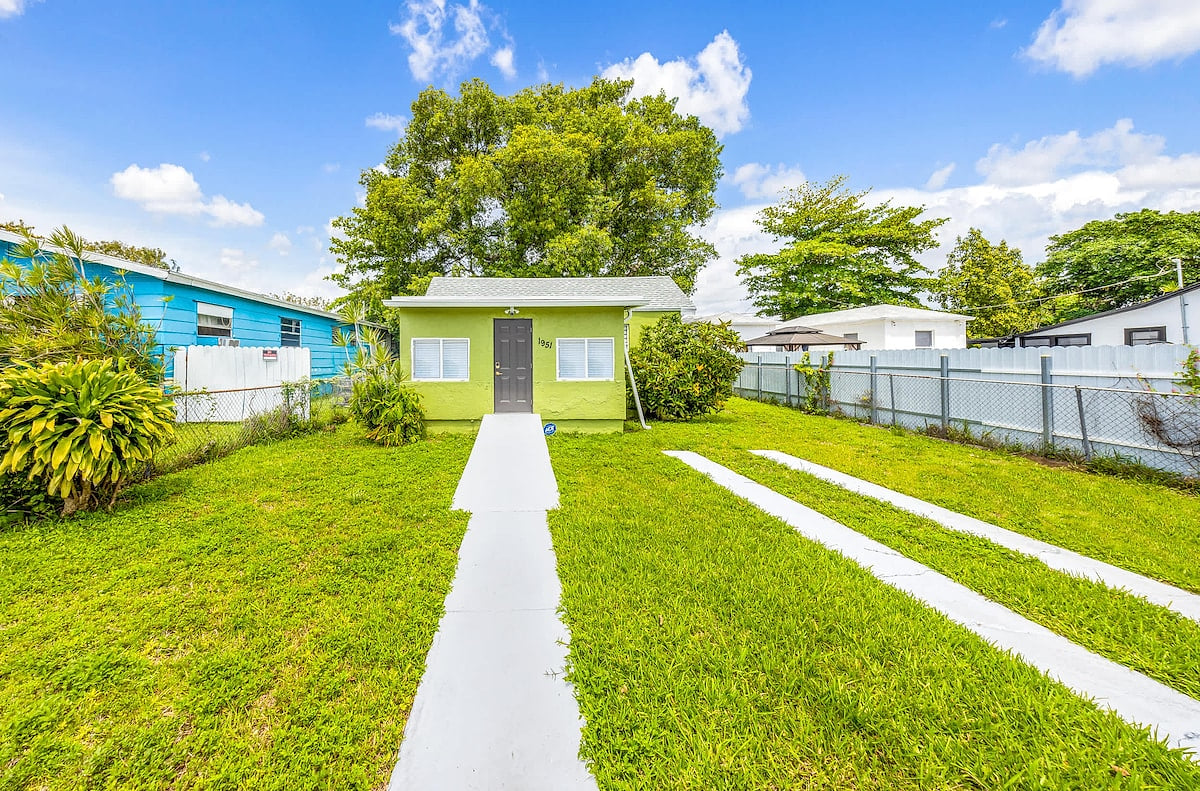 Miami Tree House-Renovated, Beach, Heated Jacuzzi image 1