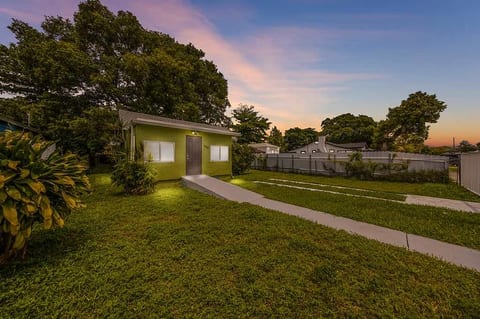 Miami Tree House-Renovated, Beach, Heated Jacuzzi image 2