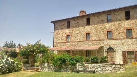 Grand Estate: Luxury Villa, Pool and Private Park