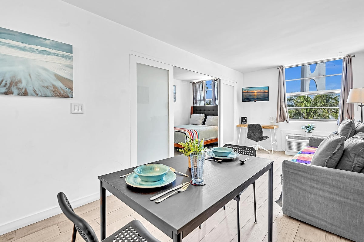 Deluxe modern 1 bedroom in South Beach image 1