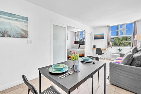 Deluxe modern 1 bedroom in South Beach image 1
