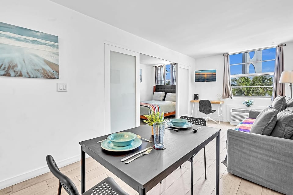 Deluxe modern 1 bedroom in South Beach image 1
