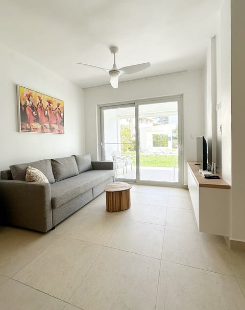 Modern Poolside Apt I Steps to Ocean C1