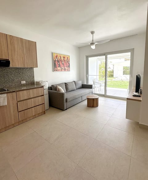 Modern Poolside Apt I Steps to Ocean C1