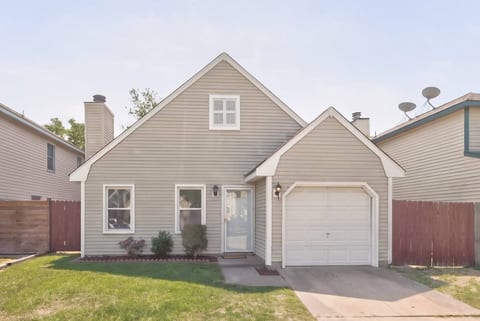 Newly Renovated VB Retreat | Comfort & Space Home