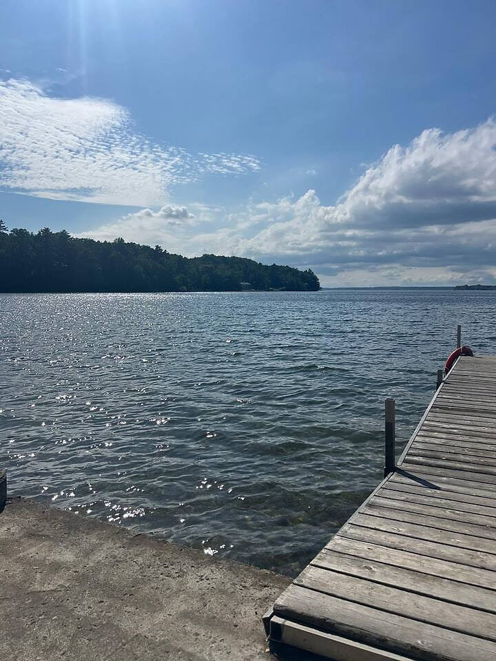 MAPLE | Waterfront PEC Cottage w/ Dock Lake Views