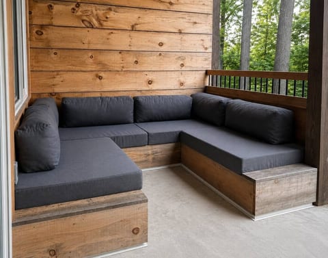 Willow | Waterfront PEC Cottage w/ Dock Lake Views