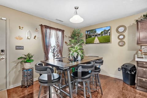 Cozy Indy Home • Deck & Workspace • Near Downtown