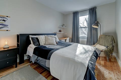 Lovely 2-bed in front of U of M image 5