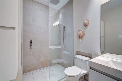 Lovely 2-bed in front of U of M image 3