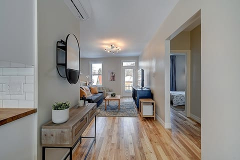 Lovely 2-bed in front of U of M image 4