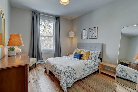 Lovely 2-bed in front of U of M image 2