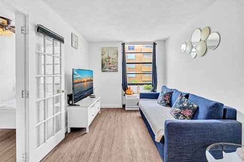 1 bedroom in the BEST location in South Beach!