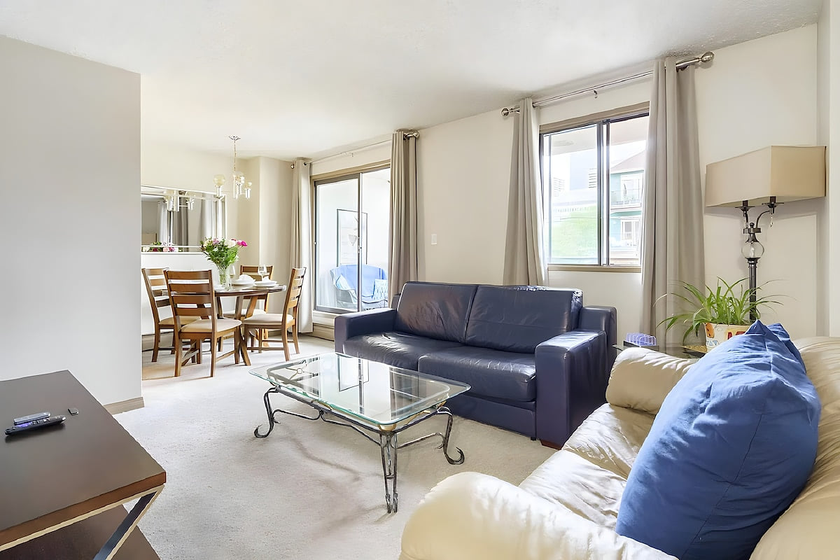 Kick back, relax in this quiet, secure, elegant 1 bedroom condo located in the heart of downtown within a 10 minute walk to the Stampede grounds & SaddleDome,  BMO Centre & 17th Ave,  great shopping, restaurants, entertainment & nightlife. 