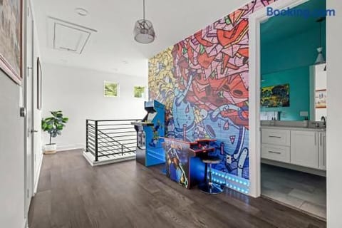 Austin Oasis Spacious 4BR Retreat with Hot Tub Cowboy Pool and Infrared Sauna Perfect for Families and Bachelorettes