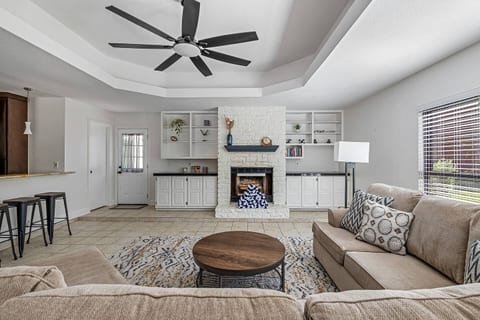 Hill Country Escape 5BR Sleeps 12 Pool Hot Tub