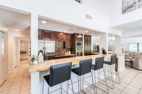 Hill Country Escape 5BR Sleeps 12 Pool Hot Tub