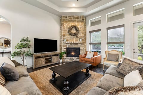 [Living area] 65" smart TV & indoor wood fireplace
